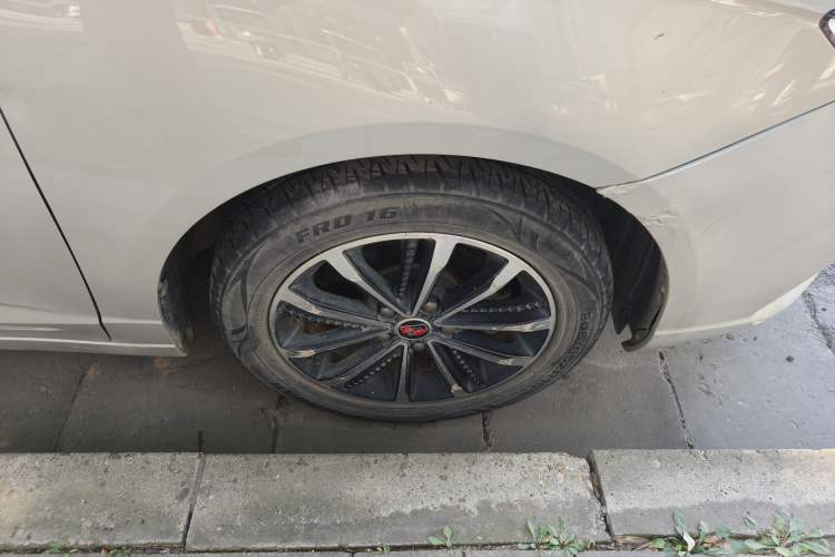 Used Roewe i5 2020 1.5L Automatic 4G Connect Luxury Flagship Edition Right Front Wheel Hub