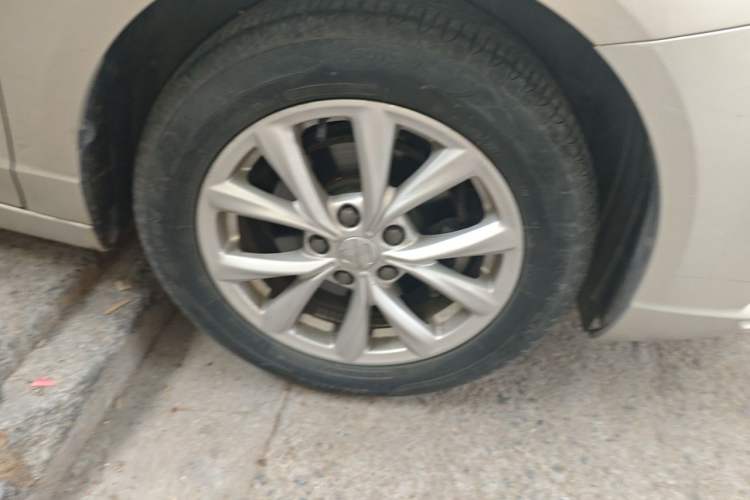 Used Roewe i5 2020 1.5L Automatic 4G Connected Linghao Edition Right Front Wheel Hub