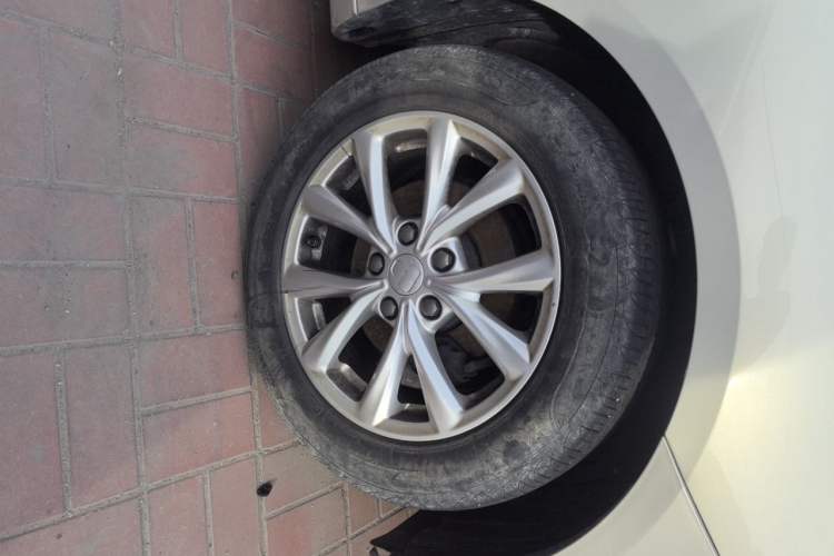 Used Roewe i5 2020 1.5L Manual 4G Connect Luxury Edition Right Front Wheel Hub