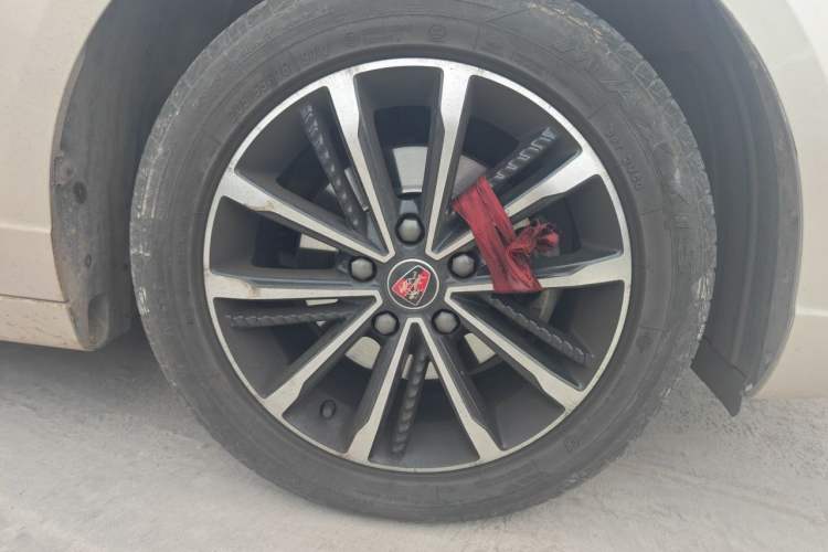 Used Roewe i5 2020 1.5L Manual 4G Connect Leehao Flagship Edition Right Front Wheel Hub