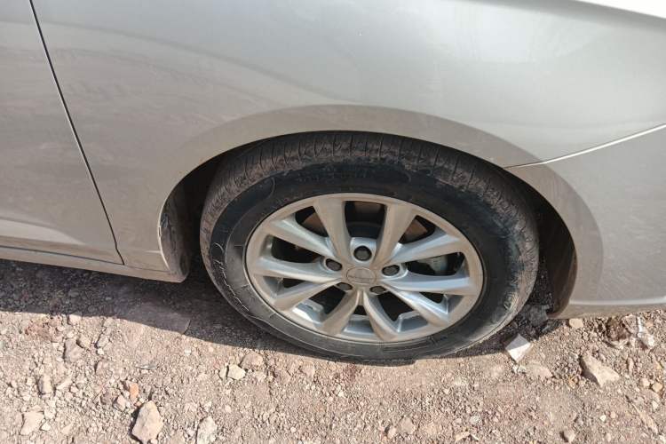Used Roewe i5 2020 1.5L Automatic 4G Connected Linghao Edition Right Front Wheel Hub