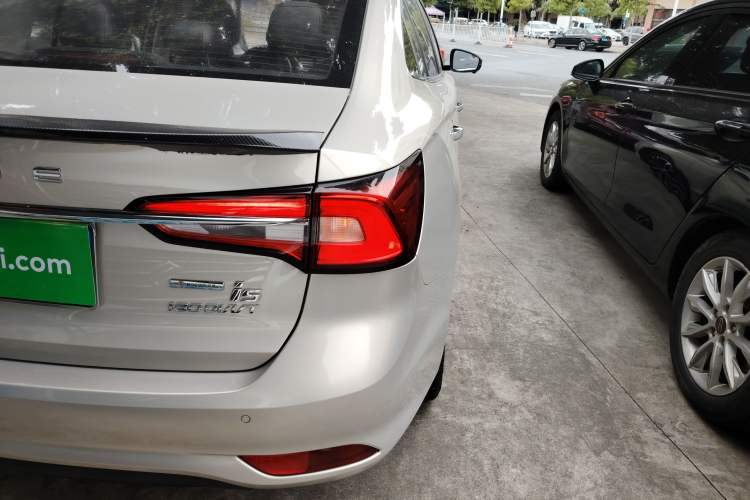 Used Roewe i5 2020 1.5L Automatic 4G Connect Luxury Flagship Edition Right Rear Taillight