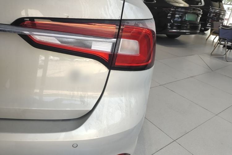 Used Roewe i5 2020 1.5L Automatic 4G Connect Luxury Flagship Edition Right Rear Taillight