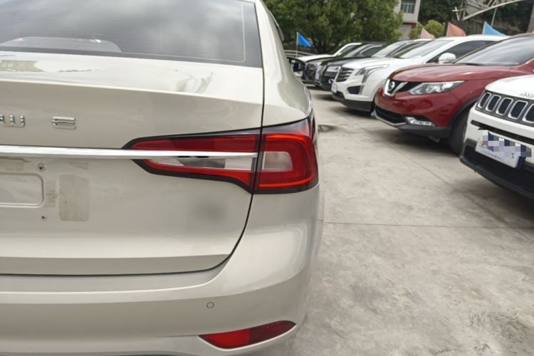 Used Roewe i5 2020 1.5L Manual 4G Connect Leehao Flagship Edition Right Rear Taillight