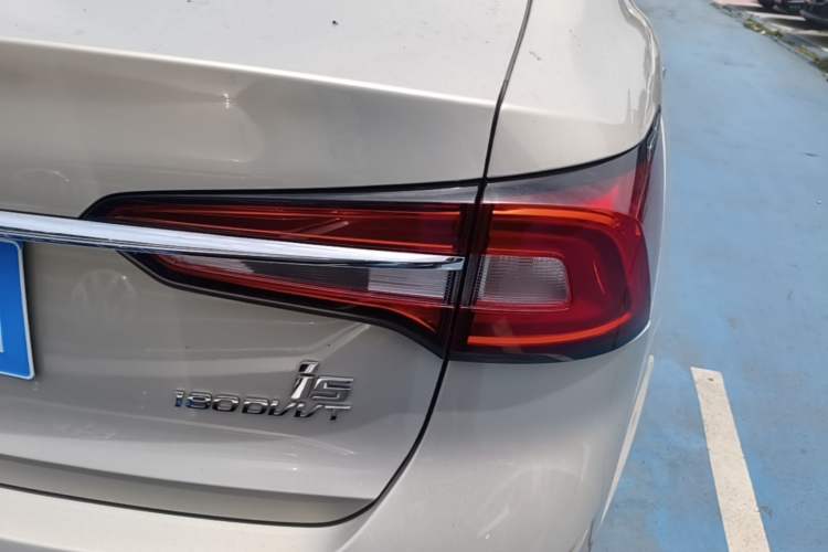 Used Roewe i5 2020 1.5L Automatic 4G Connect Luxury Flagship Edition Right Rear Taillight