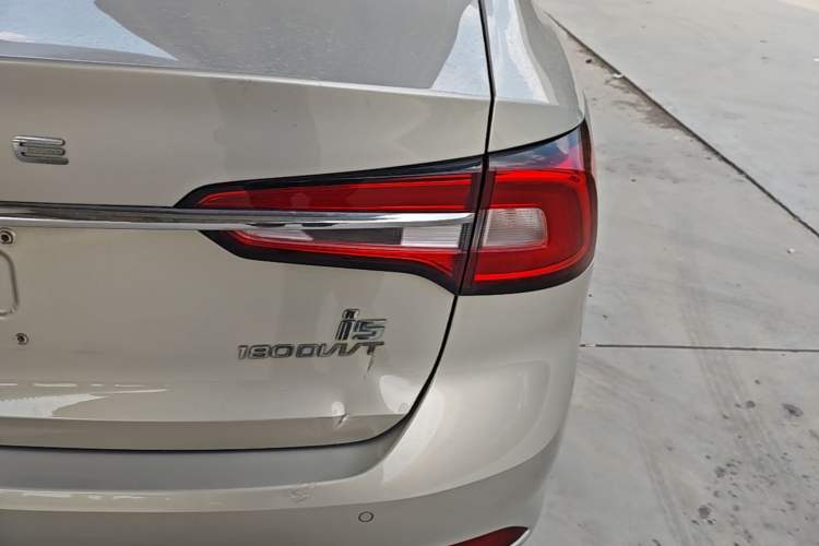 Used Roewe i5 2020 1.5L Manual 4G Connect Leehao Flagship Edition Right Rear Taillight