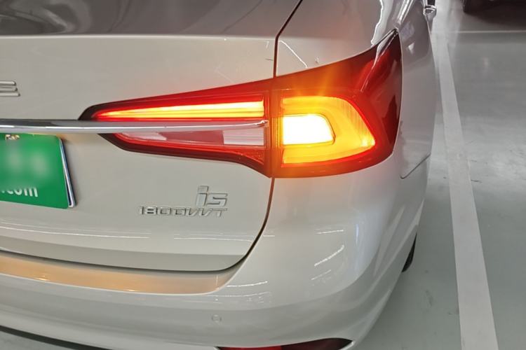 Used Roewe i5 2020 1.5L Automatic 4G Connect Luxury Flagship Edition Right Rear Taillight