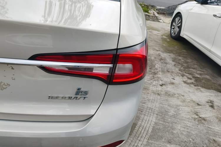 Used Roewe i5 2020 1.5L Automatic 4G Connected Linghao Edition Right Rear Taillight