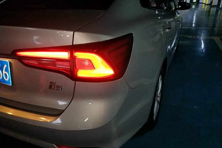 Used Roewe i5 2020 1.5L Manual 4G Connect Luxury Edition Right Rear Taillight