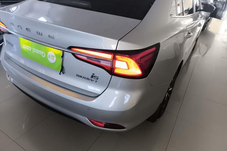 Used Roewe i5 2020 1.5L Automatic 4G Connect Luxury Flagship Edition Right Rear Taillight