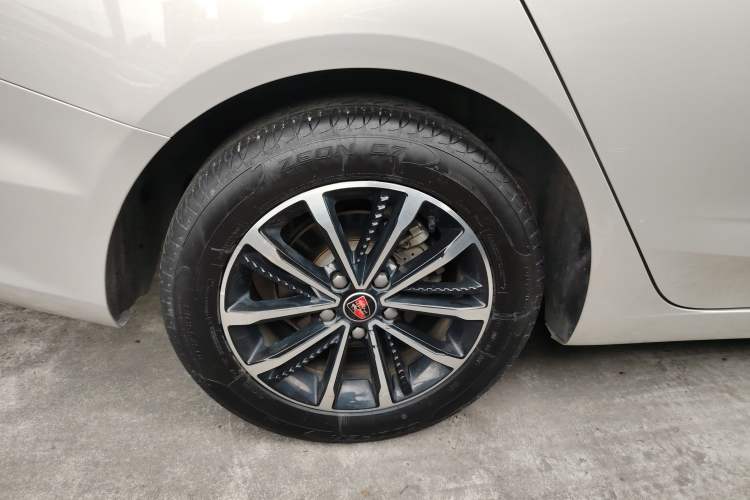 Used Roewe i5 2020 1.5L Automatic 4G Connect Luxury Flagship Edition Right Rear Wheel Hub