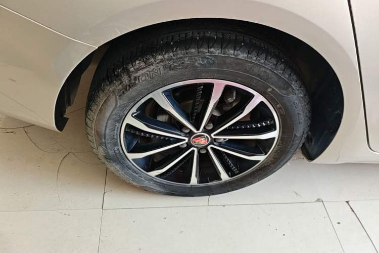 Used Roewe i5 2020 1.5L Manual 4G Connect Leehao Flagship Edition Right Rear Wheel Hub