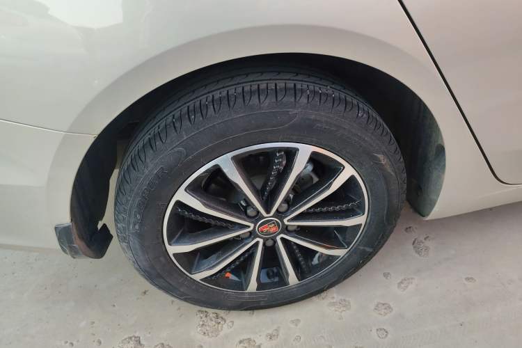 Used Roewe i5 2020 1.5L Automatic 4G Connect Luxury Flagship Edition Right Rear Wheel Hub