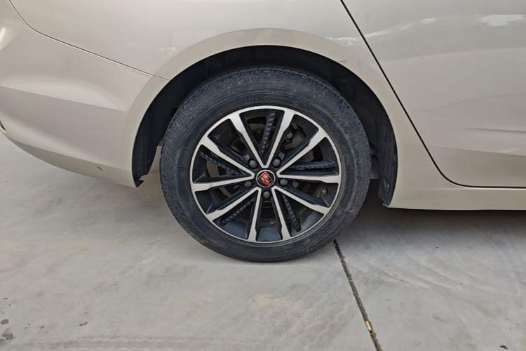 Used Roewe i5 2020 1.5L Manual 4G Connect Leehao Flagship Edition Right Rear Wheel Hub