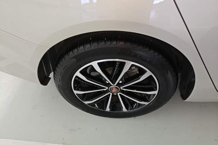 Used Roewe i5 2020 1.5L Automatic 4G Connect Luxury Flagship Edition Right Rear Wheel Hub