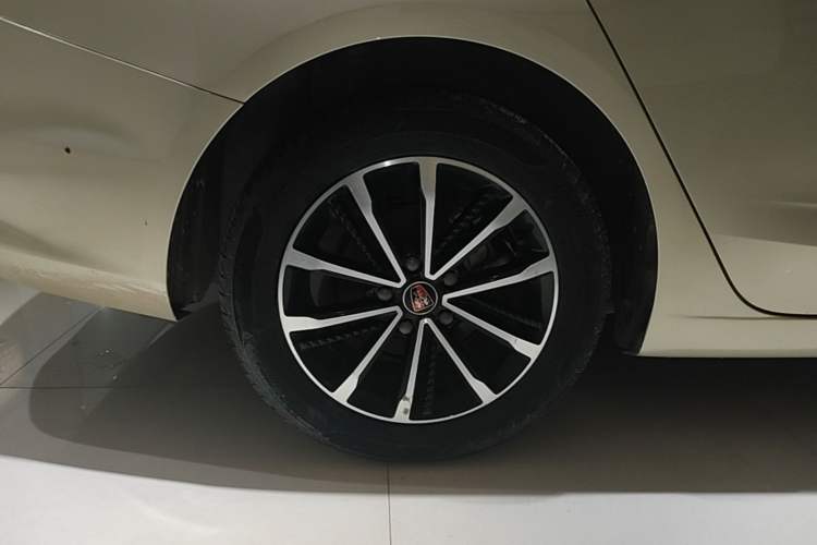 Used Roewe i5 2020 1.5L Automatic 4G Connect Luxury Flagship Edition Right Rear Wheel Hub