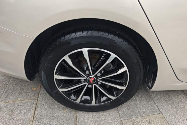 Used Roewe i5 2020 1.5L Automatic 4G Connect Luxury Flagship Edition Right Rear Wheel Hub
