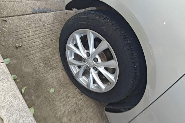 Used Roewe i5 2020 1.5L Manual 4G Connect Luxury Edition Right Rear Wheel Hub