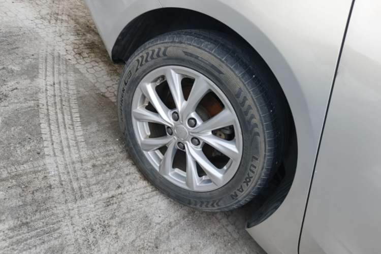 Used Roewe i5 2020 1.5L Automatic 4G Connected Linghao Edition Right Rear Wheel Hub