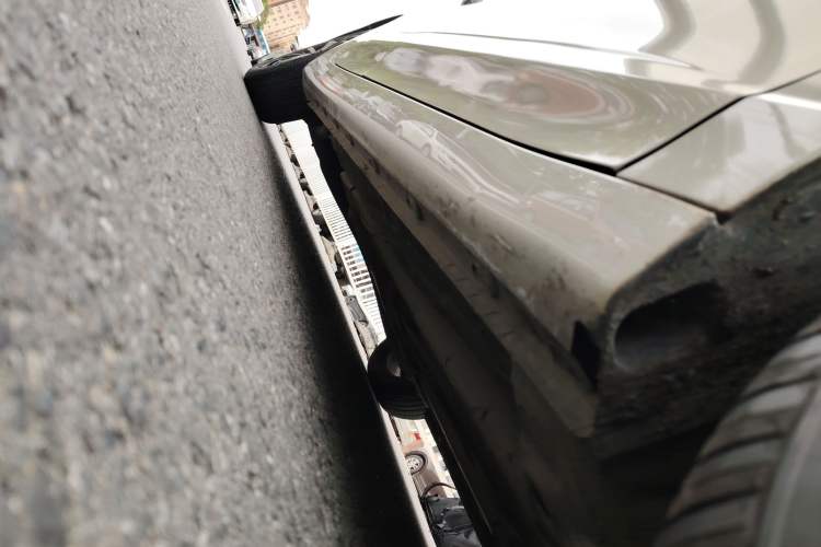 Used Roewe i5 2020 1.5L Automatic 4G Connect Luxury Flagship Edition Right Side Sill