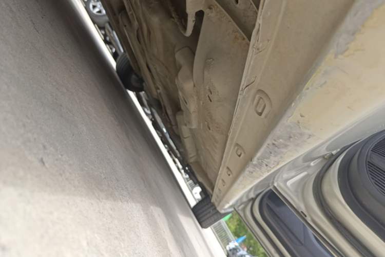 Used Roewe i5 2020 1.5L Manual 4G Connect Leehao Flagship Edition Right Side Sill