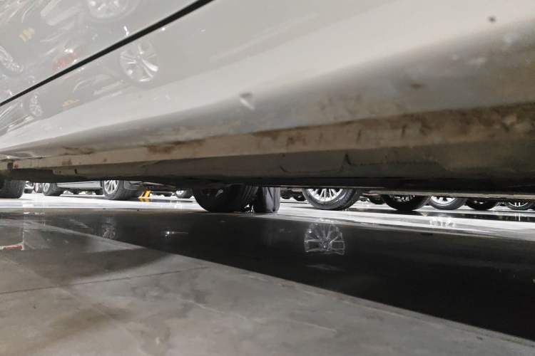 Used Roewe i5 2020 1.5L Automatic 4G Connect Luxury Flagship Edition Right Side Sill