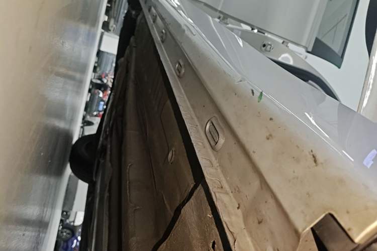 Used Roewe i5 2020 1.5L Automatic 4G Connect Luxury Flagship Edition Right Side Sill