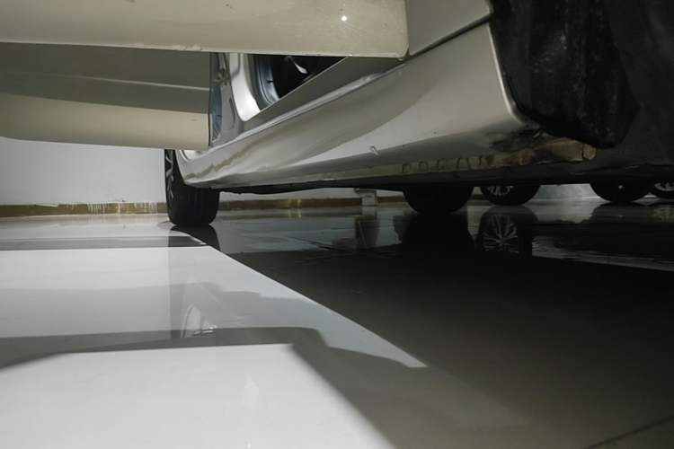 Used Roewe i5 2020 1.5L Automatic 4G Connect Luxury Flagship Edition Right Side Sill