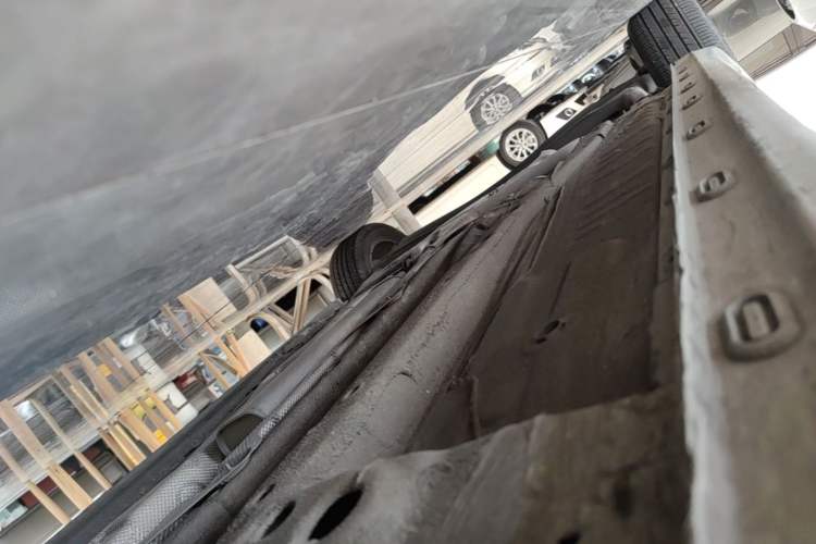 Used Roewe i5 2020 1.5L Automatic 4G Connect Luxury Flagship Edition Right Side Sill