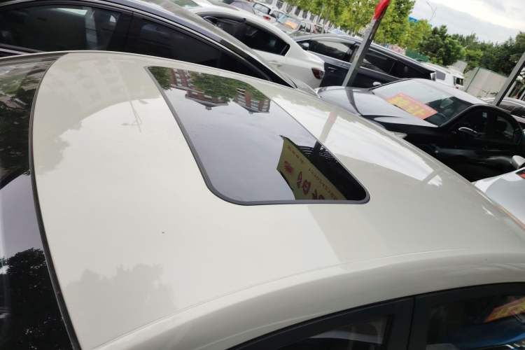 Used Roewe i5 2020 1.5L Automatic 4G Connect Luxury Flagship Edition Roof