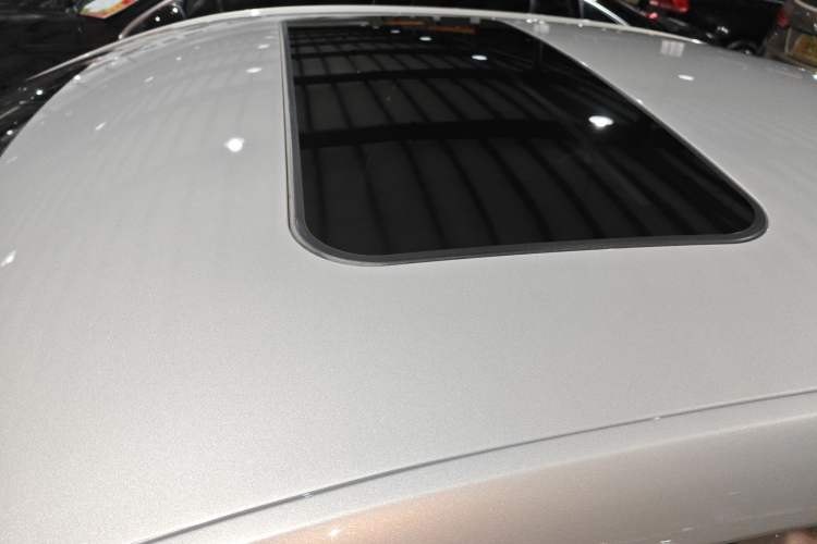 Used Roewe i5 2020 1.5L Automatic 4G Connect Luxury Flagship Edition Roof