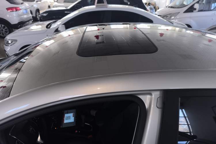Used Roewe i5 2020 1.5L Automatic 4G Connect Luxury Flagship Edition Roof
