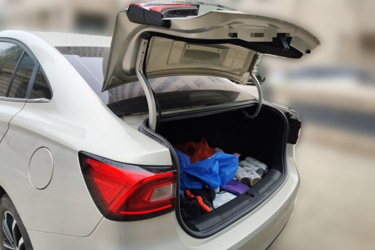 Used Roewe i5 2020 1.5L Automatic 4G Connect Luxury Flagship Edition Trunk