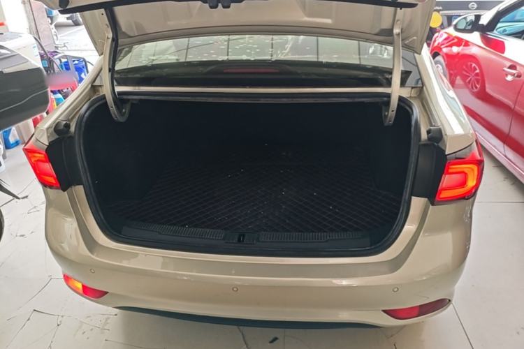 Used Roewe i5 2020 1.5L Manual 4G Connect Leehao Flagship Edition Trunk