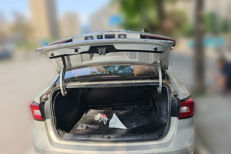 Used Roewe i5 2020 1.5L Automatic 4G Connect Luxury Flagship Edition Trunk