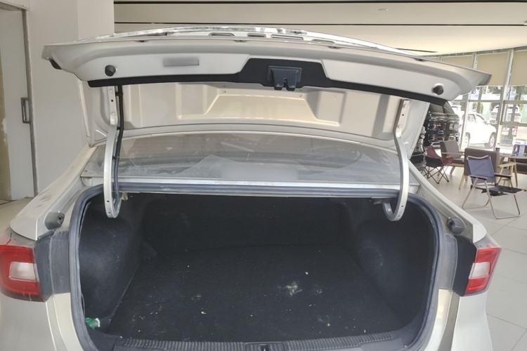 Used Roewe i5 2020 1.5L Automatic 4G Connect Luxury Flagship Edition Trunk
