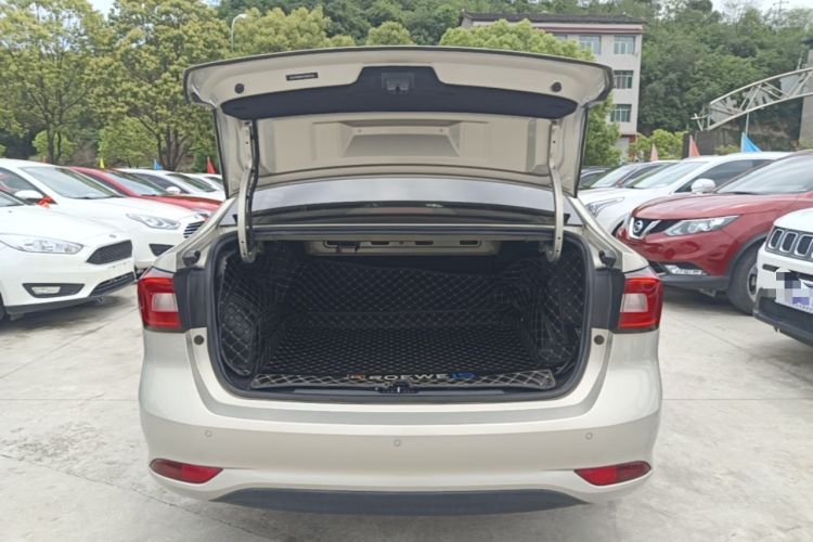 Used Roewe i5 2020 1.5L Manual 4G Connect Leehao Flagship Edition Trunk