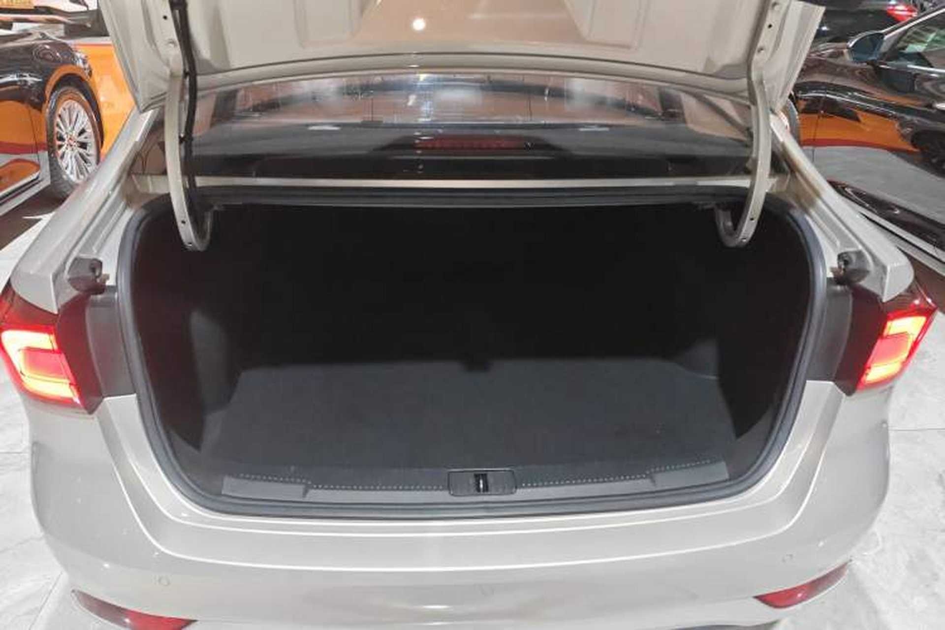 Used Roewe i5 2020 1.5L Automatic 4G Connect Luxury Flagship Edition Trunk