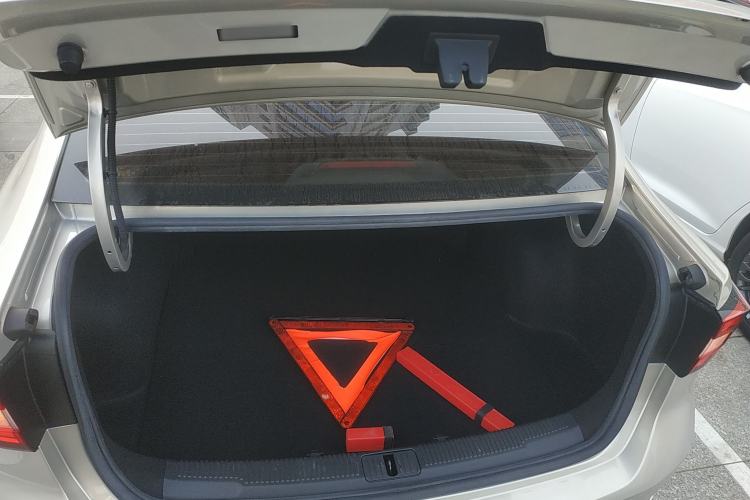 Used Roewe i5 2020 1.5L Manual 4G Connect Leehao Flagship Edition Trunk