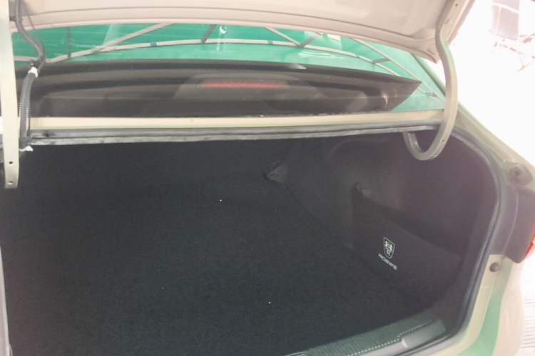 Used Roewe i5 2020 1.5L Automatic 4G Connect Luxury Flagship Edition Trunk