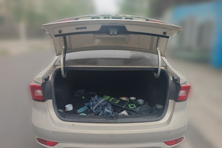 Used Roewe i5 2020 1.5L Automatic 4G Connect Luxury Flagship Edition Trunk