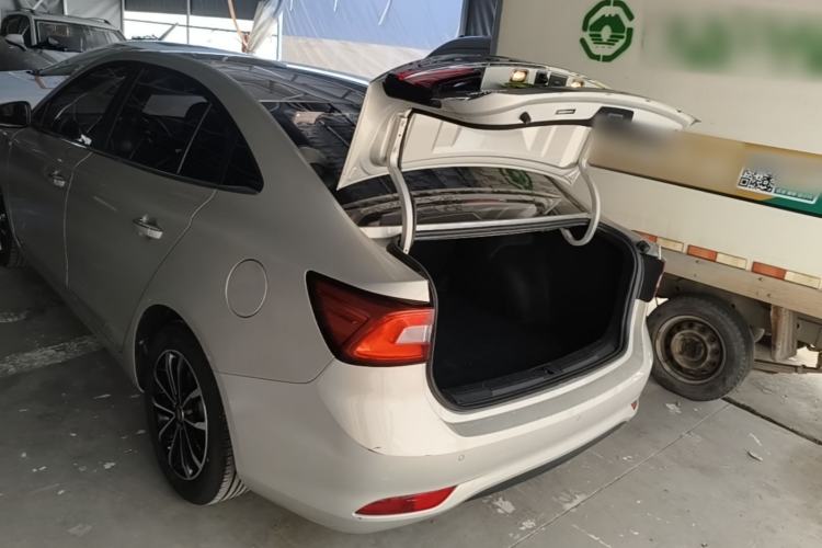 Used Roewe i5 2020 1.5L Automatic 4G Connect Luxury Flagship Edition Trunk