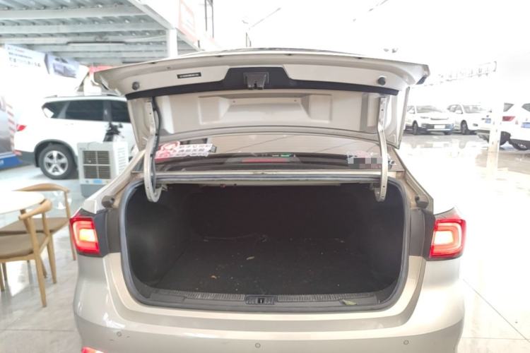 Used Roewe i5 2020 1.5L Automatic 4G Connect Luxury Flagship Edition Trunk