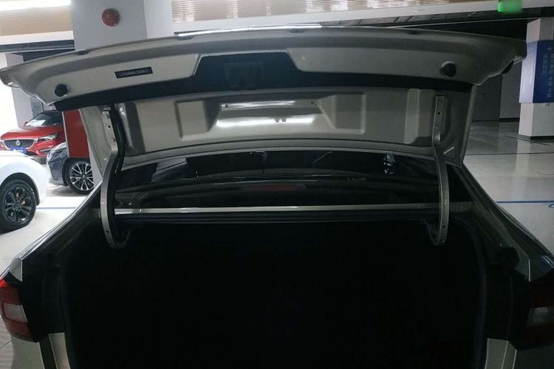 Used Roewe i5 2020 1.5L Automatic 4G Connect Luxury Flagship Edition Trunk