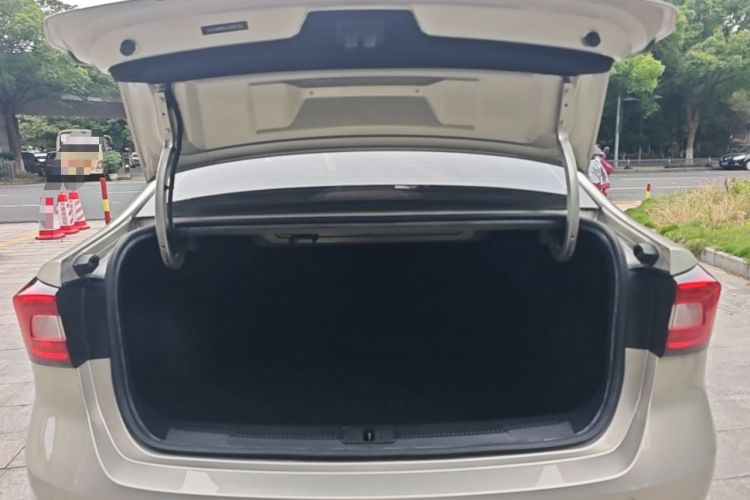 Used Roewe i5 2020 1.5L Automatic 4G Connect Luxury Flagship Edition Trunk