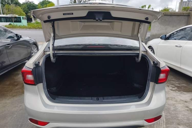 Used Roewe i5 2020 1.5L Automatic 4G Connected Linghao Edition Trunk