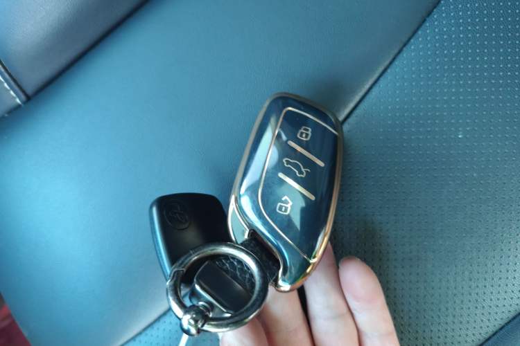 Used Roewe i5 2020 1.5L Automatic 4G Connect Luxury Flagship Edition Vehicle Key