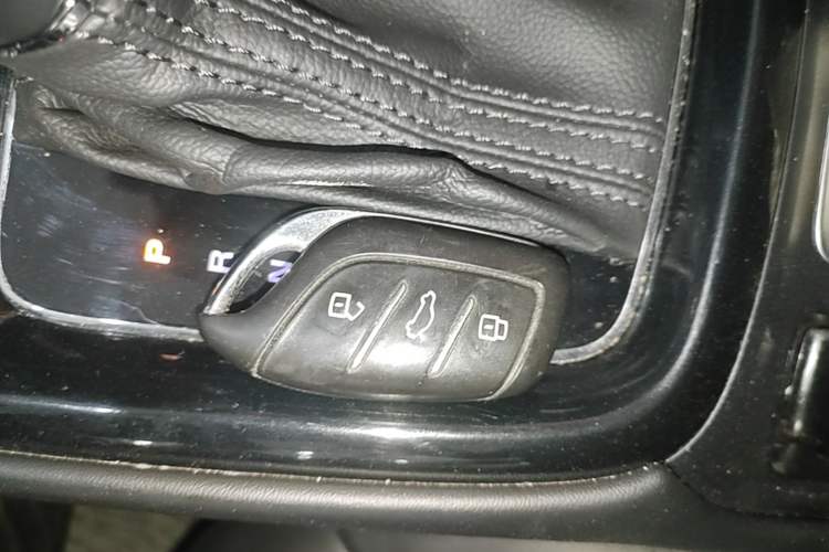 Used Roewe i5 2020 1.5L Automatic 4G Connect Luxury Flagship Edition Vehicle Key