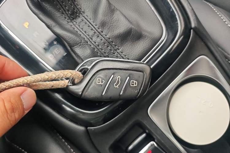 Used Roewe i5 2020 1.5L Automatic 4G Connect Luxury Flagship Edition Vehicle Key