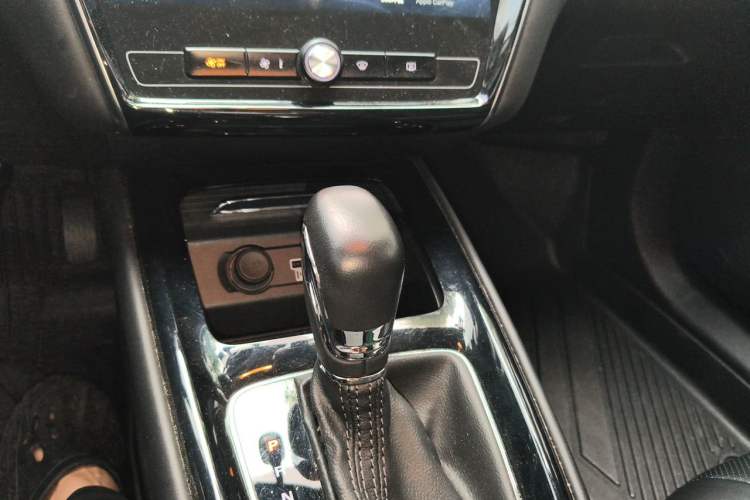 Used Roewe i5 2020 1.5L Automatic 4G Connect Luxury Flagship Edition Gear Lever